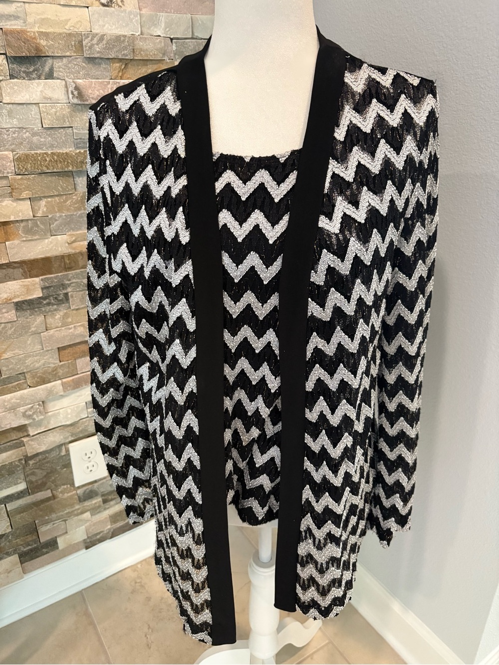 Perceptions Black & Silver Chevron Open-Front Cardigan